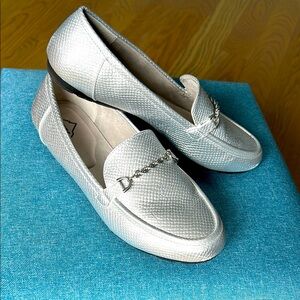 Cliffs by WHITE MOUNTAIN Silver Flats with Textured Finish